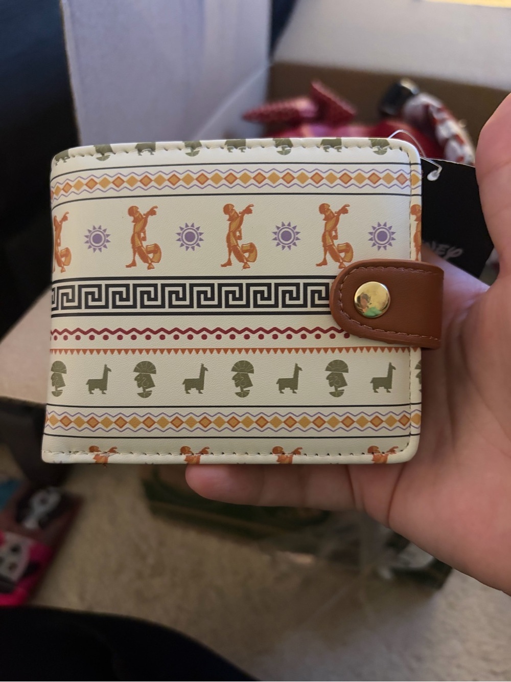 Disney Patterned Cream Wallet with Brown Snap Emperors New Groove